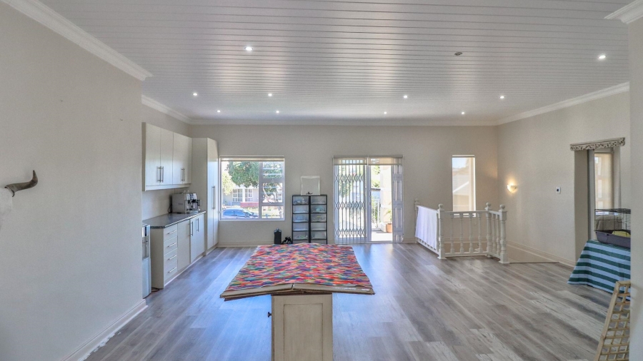 6 Bedroom Property for Sale in Heiderand Western Cape